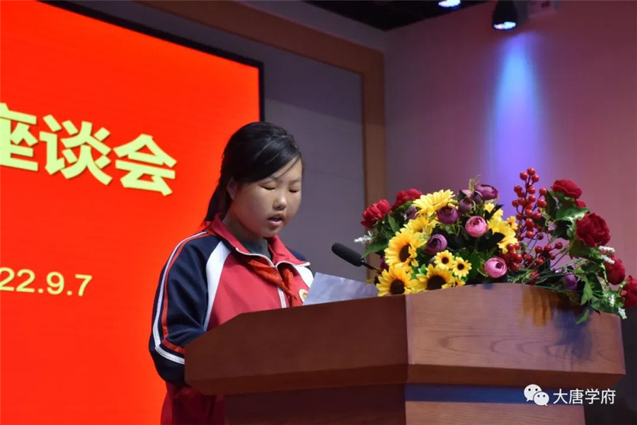 七年级七班的新生代表宋淑欣1.jpg
