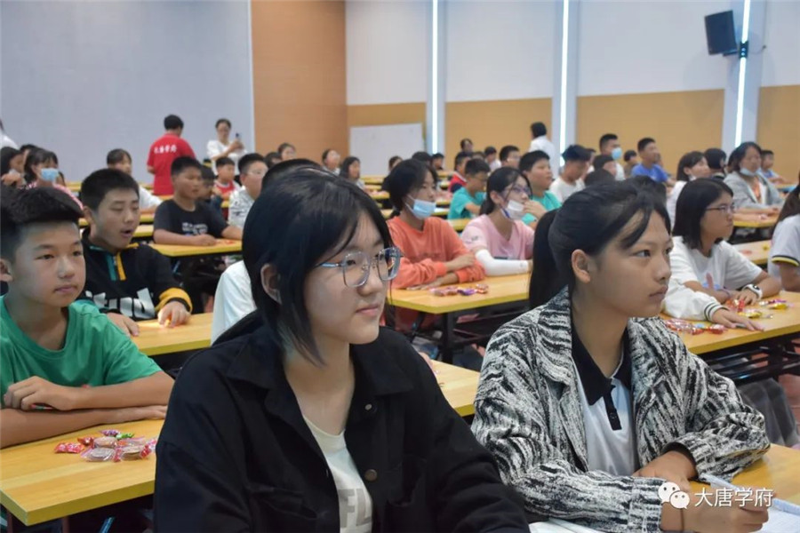 七年级七班的新生代表宋淑欣2.jpg